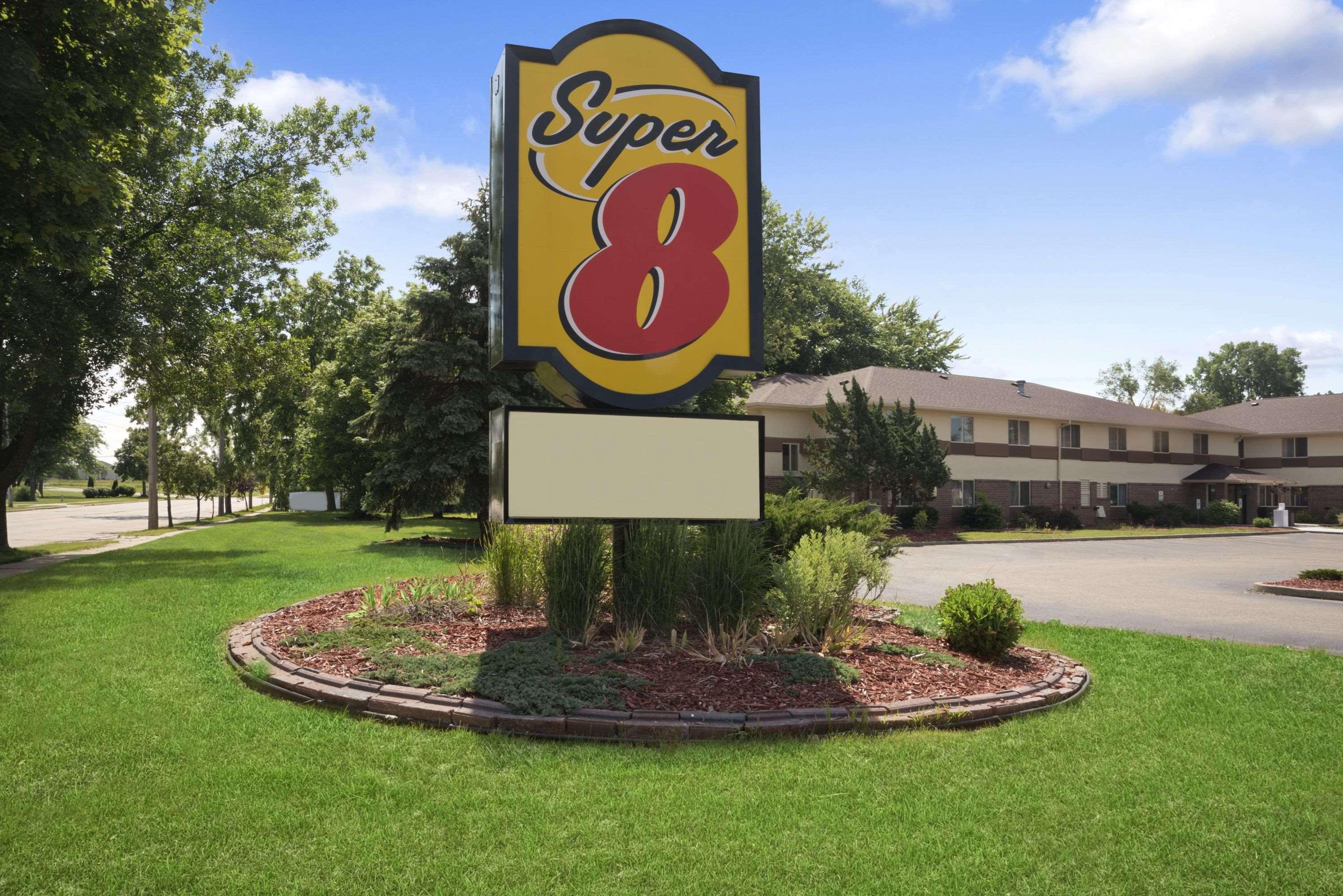 Super 8 By Wyndham Whitewater Wi Ξενοδοχείο Εξωτερικό φωτογραφία